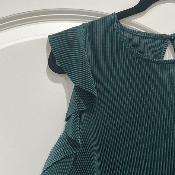 Shoulder cutouts dress - Picture 2 of 3